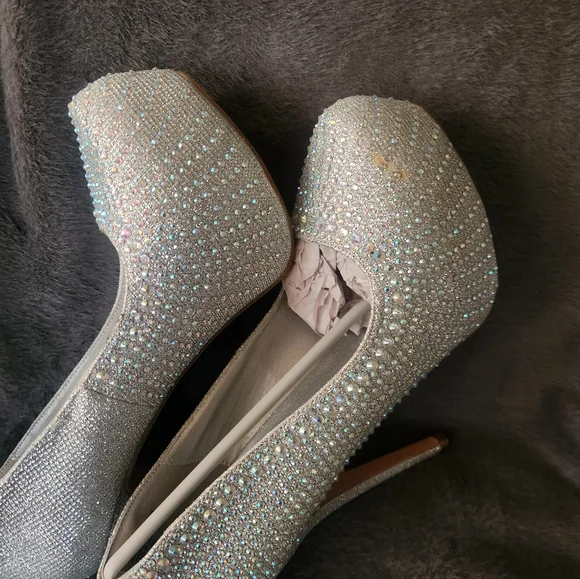Dream pairs heels - Picture 2 of 6